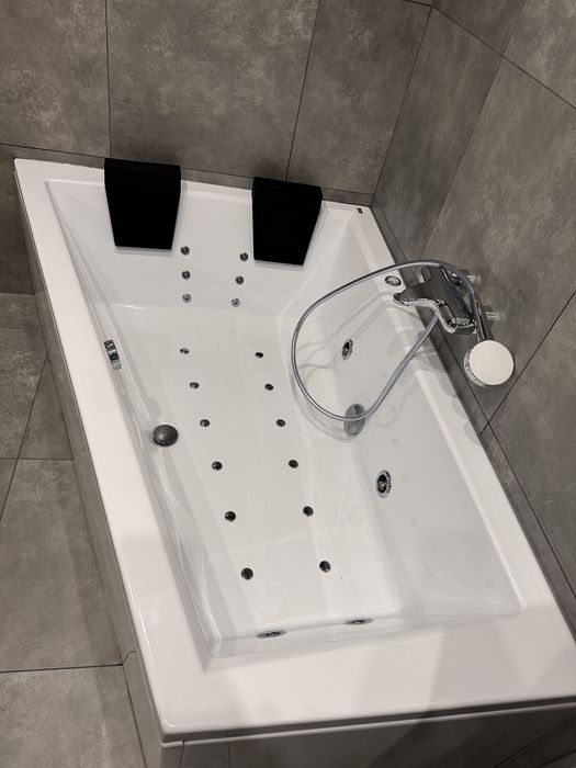 З Джакузі подобово від власника новобудова в центрі Львова.