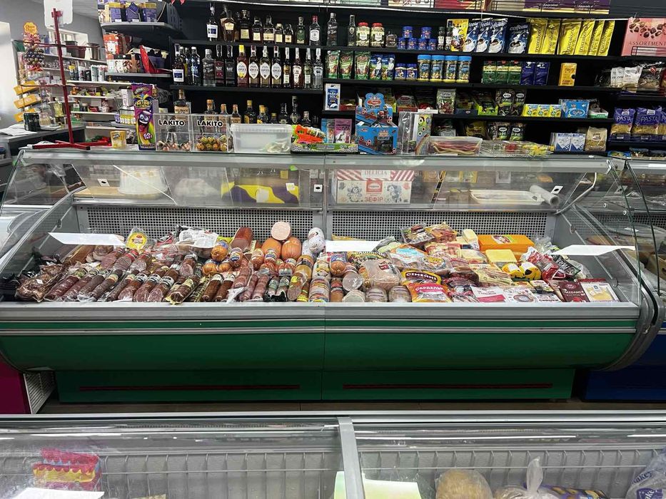 Продам холодильну вітрину 2.6м.