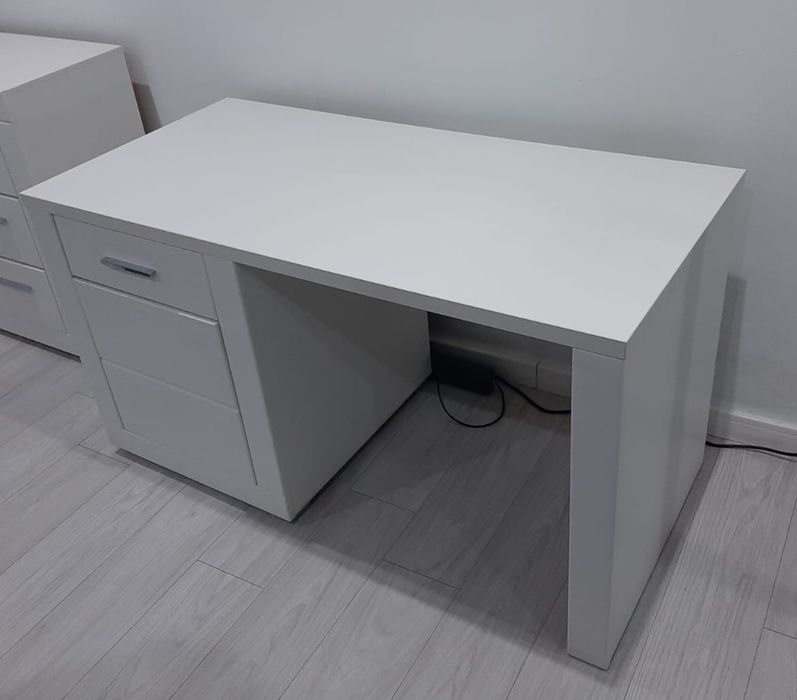 Biurko Snow biale Agata Meble 140