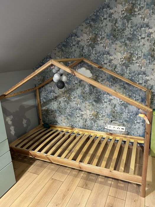 Łóżko drewniane dla dzieci domek