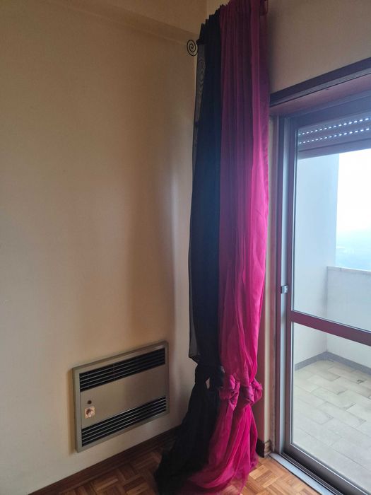 6 Cortinados Organza pretos e vermelho