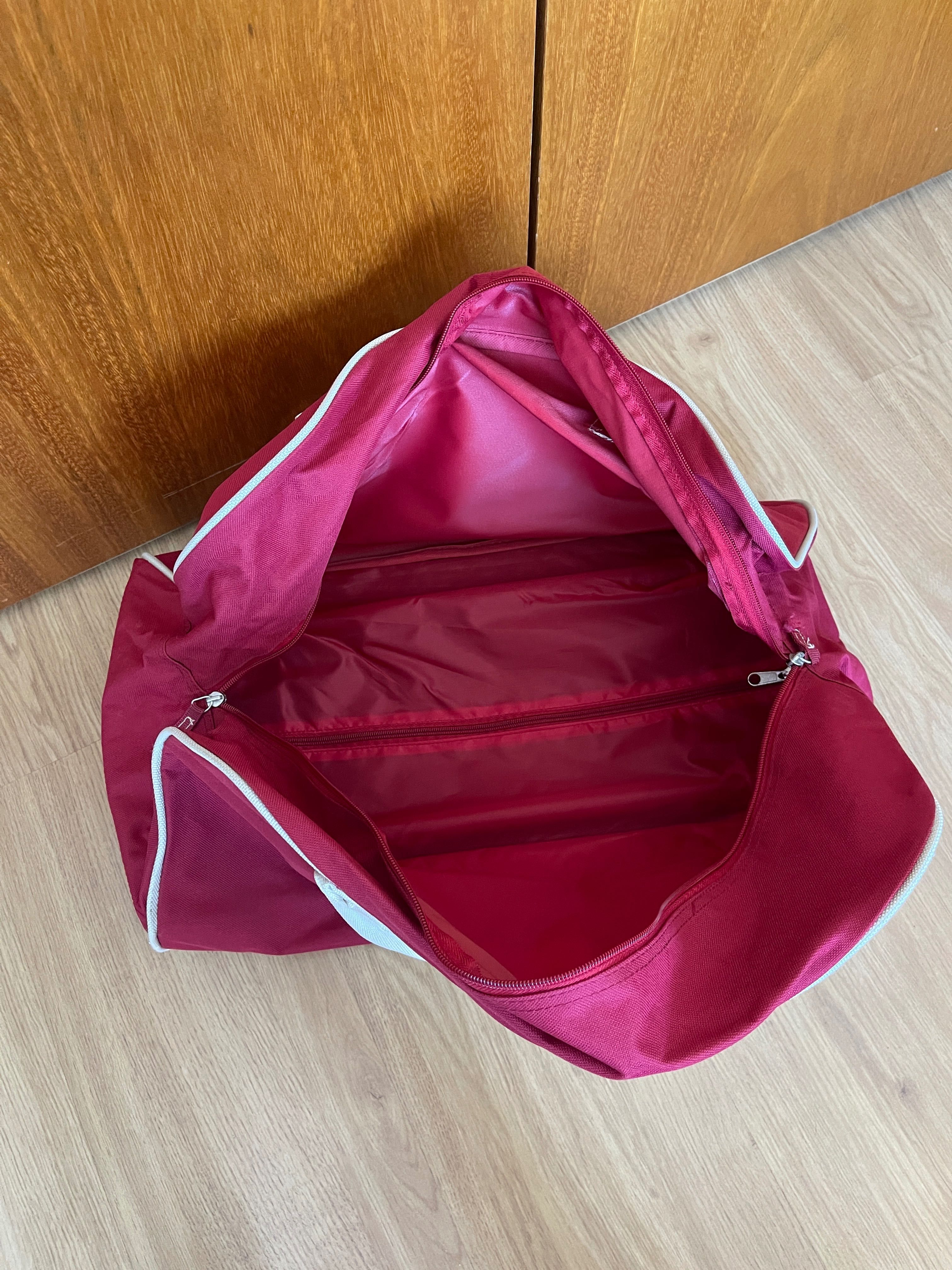 Vende-se Mala/Saco de Viagem Minnie