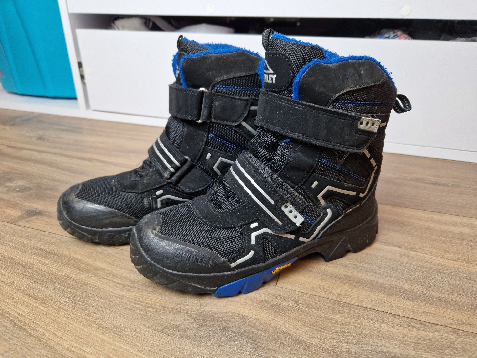 Zimowe buty kozaki śniegowce dla chłopca r. 37 mckinley za kostkę