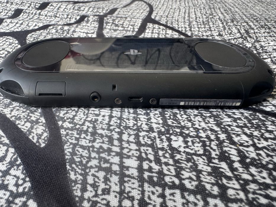 PS Vita Slim + 11 jogos