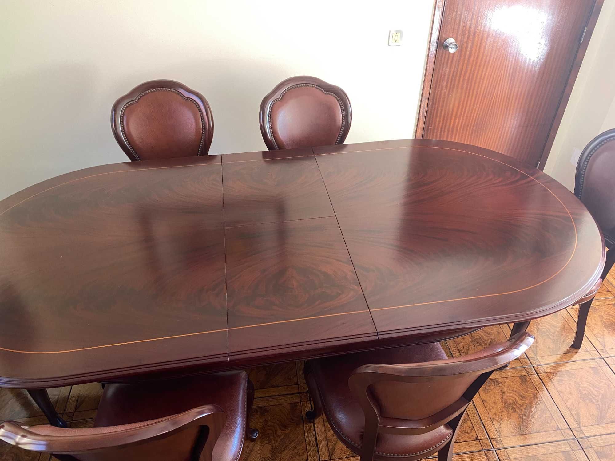 Mesa de refeição extensível em madeira