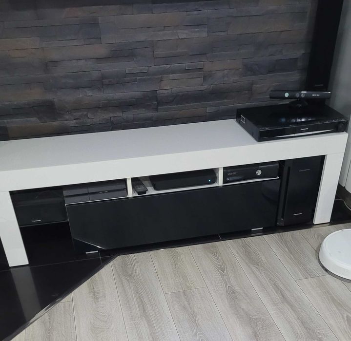 Sprzedam szafkę rtv bez sprzętu.