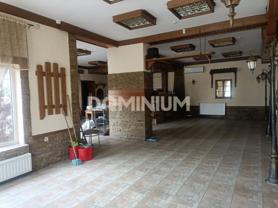 Здається комерційне приміщення в самому центрі Хуста (Тонік)