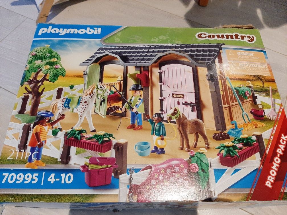 Stadnina koni playmobil 211 elementów