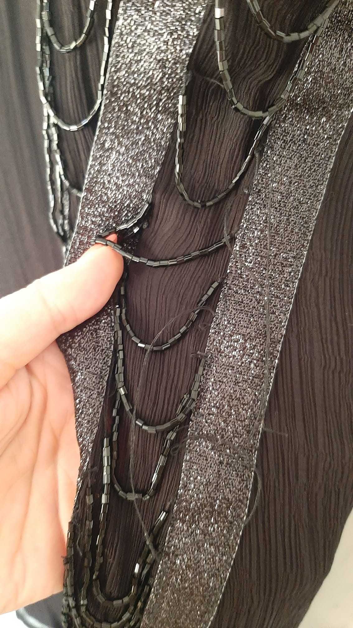 Vestido preto com missangas