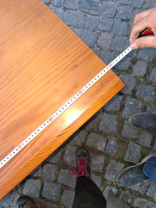 Móvel de sala com gavetas