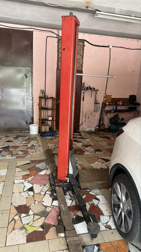 Подъемник для авто/СТО/2.5 тонн/винтовой