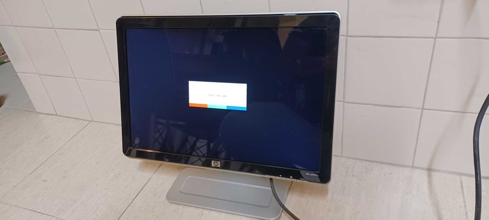 Monitor Marca HP w1907v 19" em bom estado.