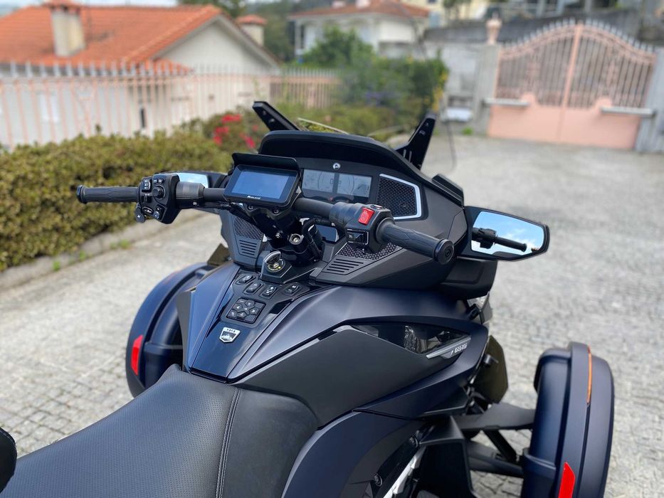 Bombardier Can-Am Spyder RT Sea to Sky CONDUZIDO COM CARTA DE CARRO