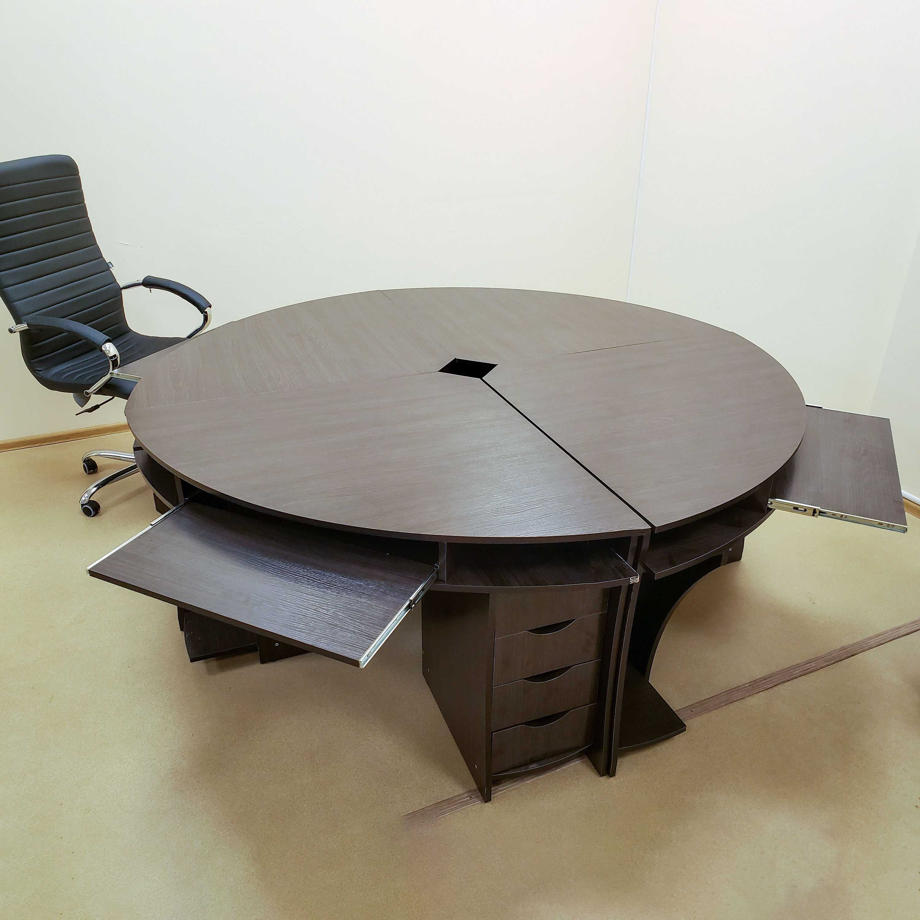 Комплект персоналу чотири кутових комп'ютерних офісних столи