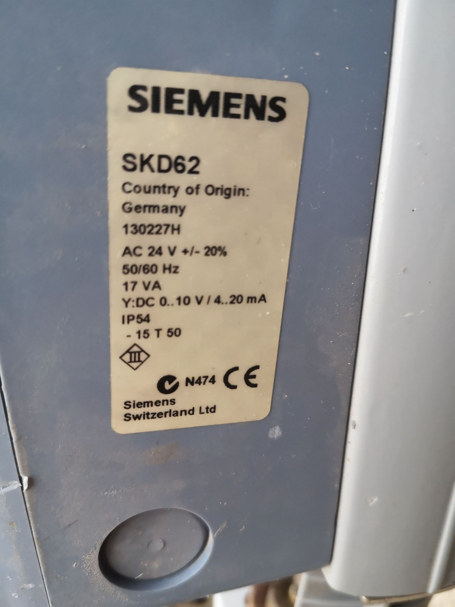 Siłownik elektrohydrauliczny Siemens  SKD62 z zaworem trójdrożnym