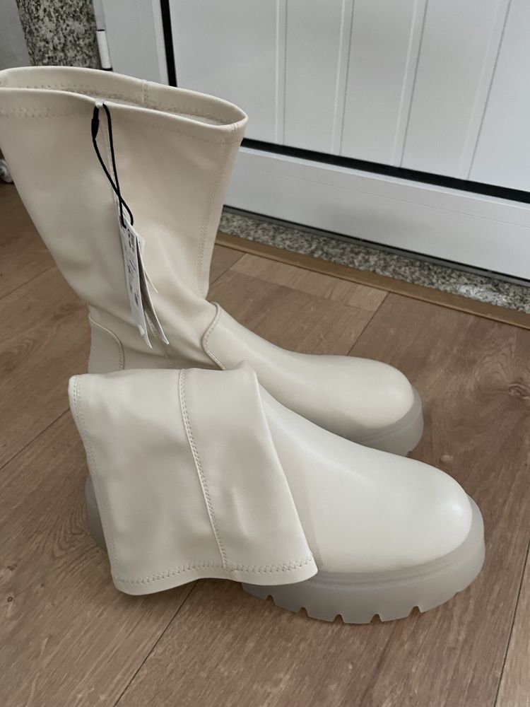 Bota Branca Bershka 37