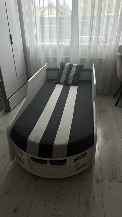 Дитяче ліжко машинка