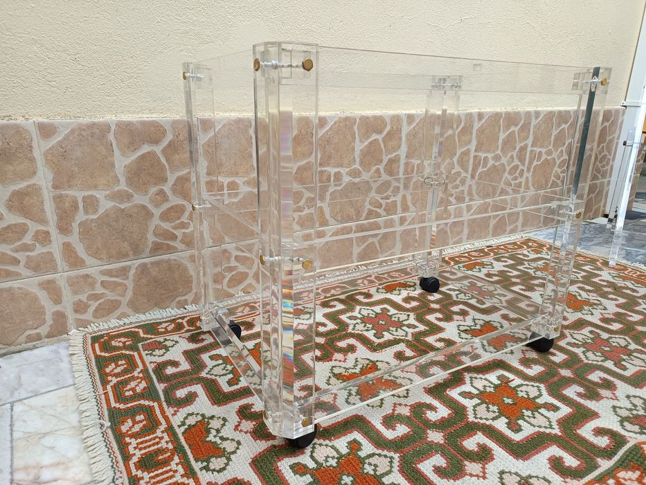 Carrinho de apoio e cadeira dobravel em acrílico