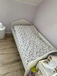 Łóżko 90x160 cm z materacem.