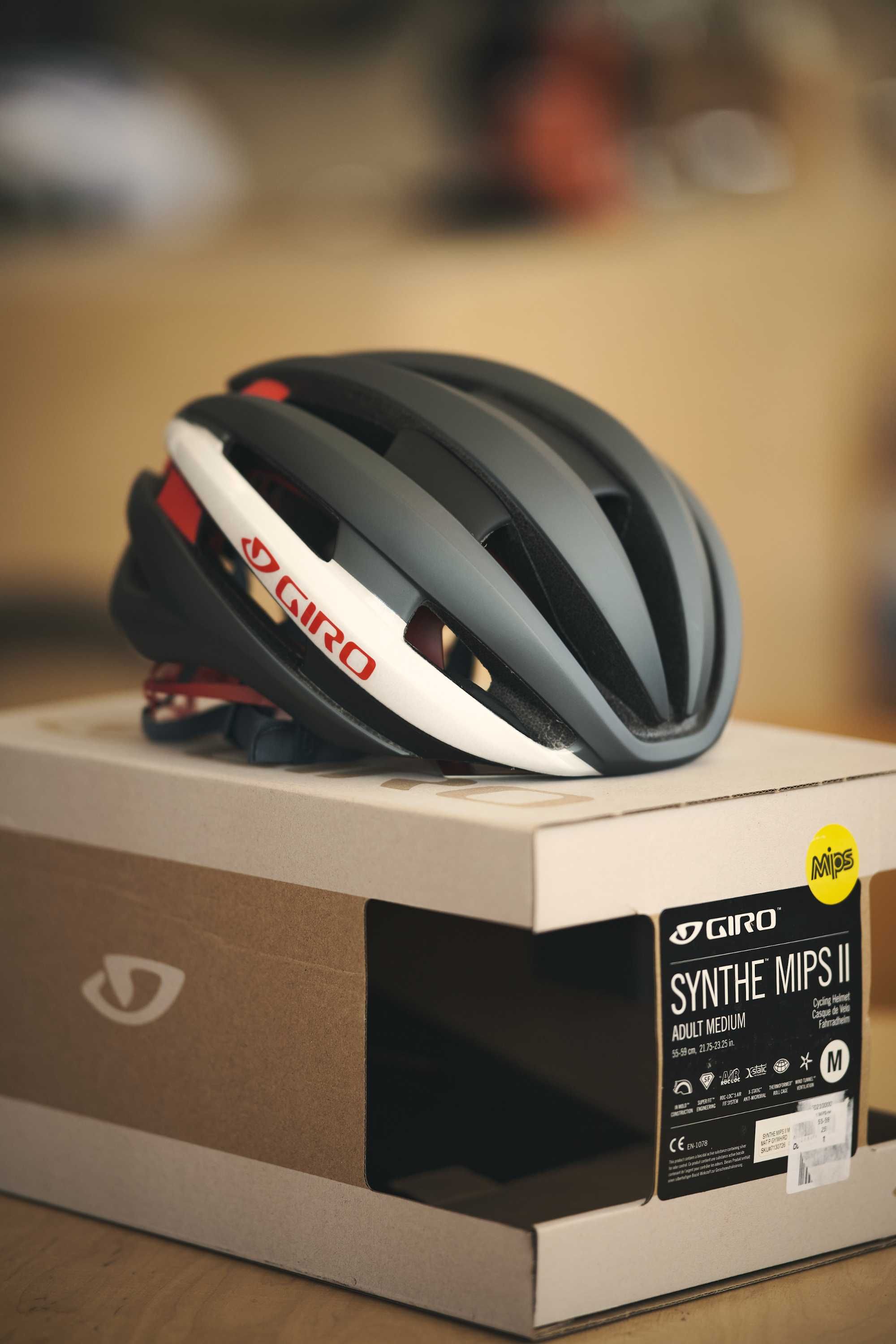 Kask szosowy GIRO Synthe MIPS II grafitowo-biały rozm. M (55-59cm)