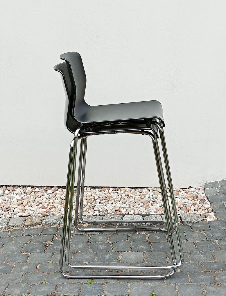 Hokery krzesła stołki barowe Ikea Glenn czarne minimalistyczne chrom
