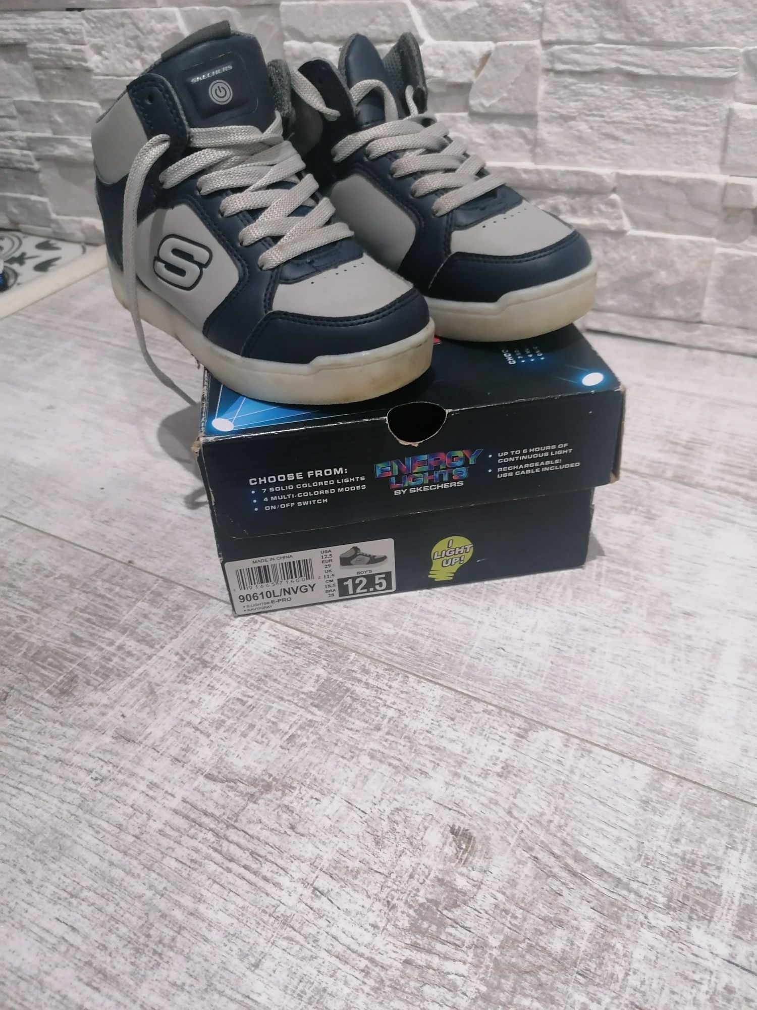 Buty chłopięce świecące Skechers rozmiar 29 wkładka 20cm.