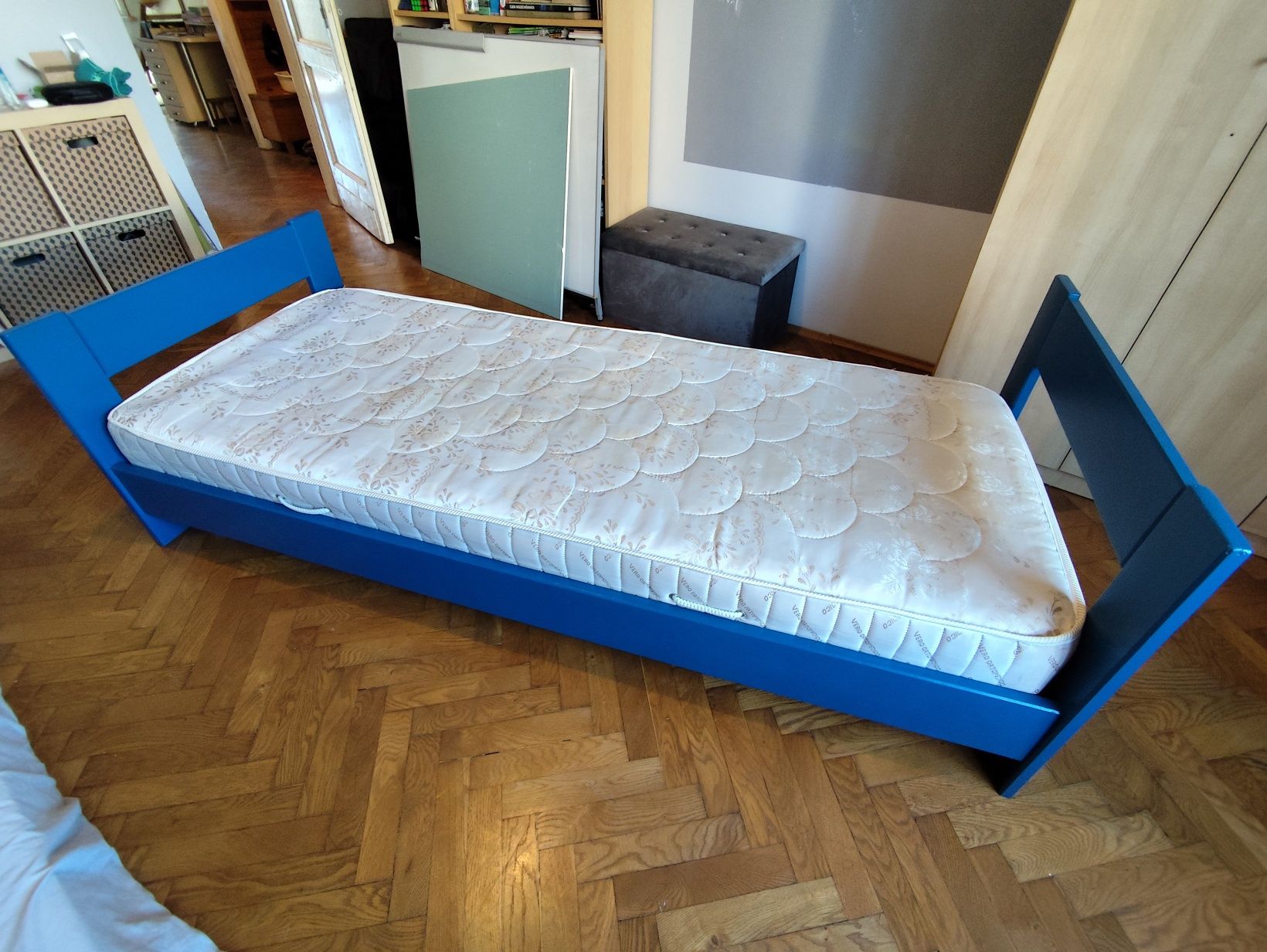 Łóżko pojedyńcze lite drewno, plus włoski materac ortopedyczny