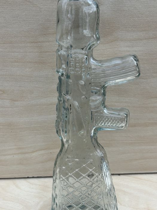 Пляшка у вигляді автомата