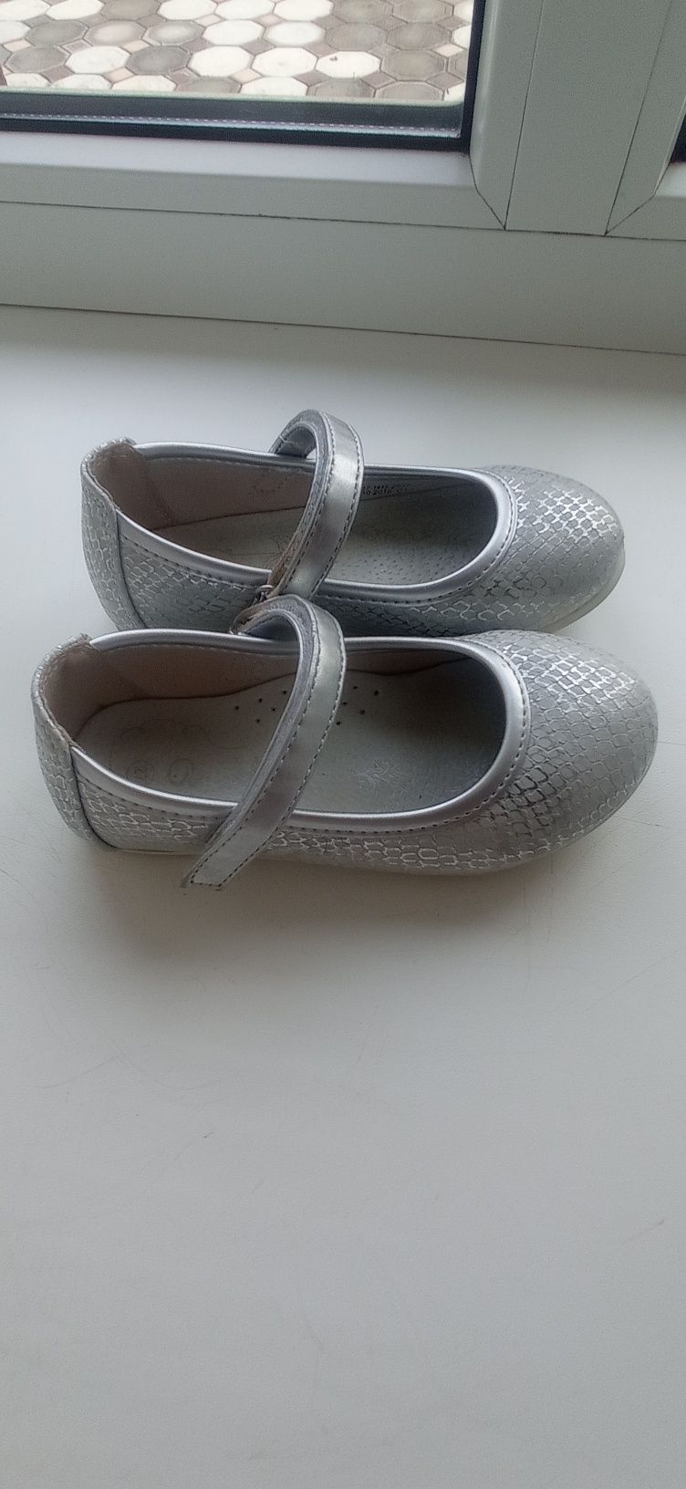 Шкіряні срібні туфельки. Розмір 27, устілка 17 см