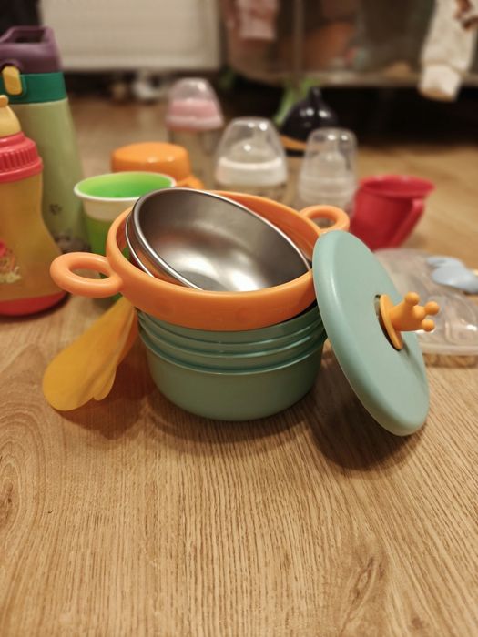 Zestaw bidonów i butelek do karmienia