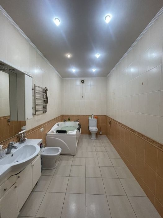 Трехэтажный дом премиум класса в самом Центре города!