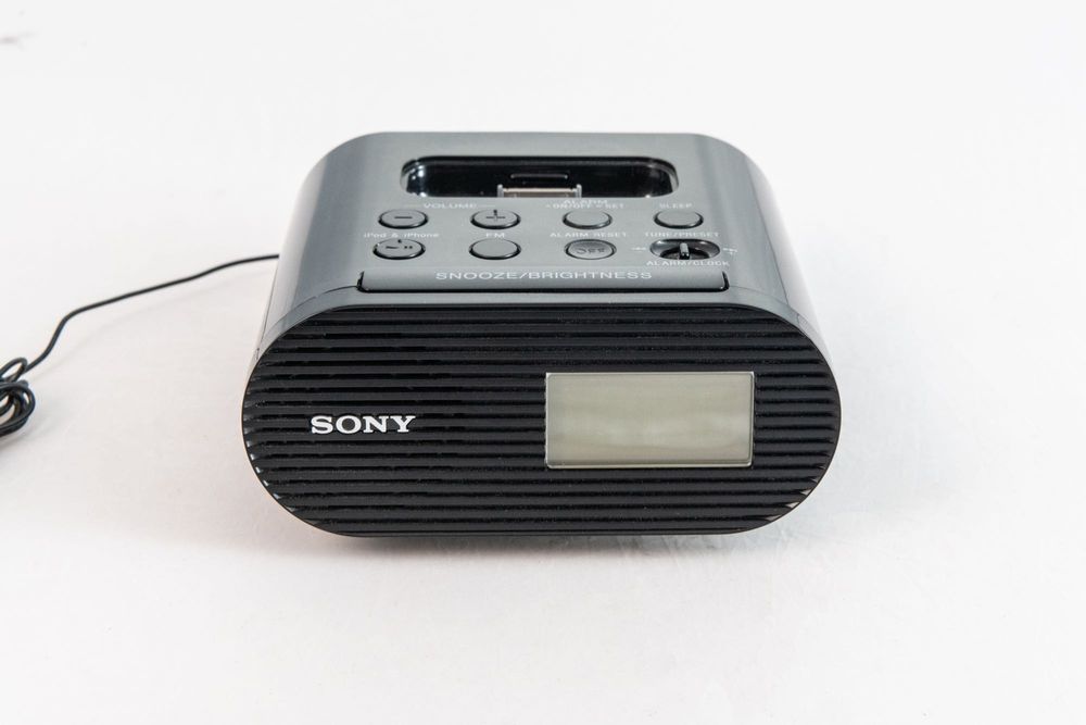 Radiobudzik z funkcją dokującą SONY ICF-C05iP | komplet