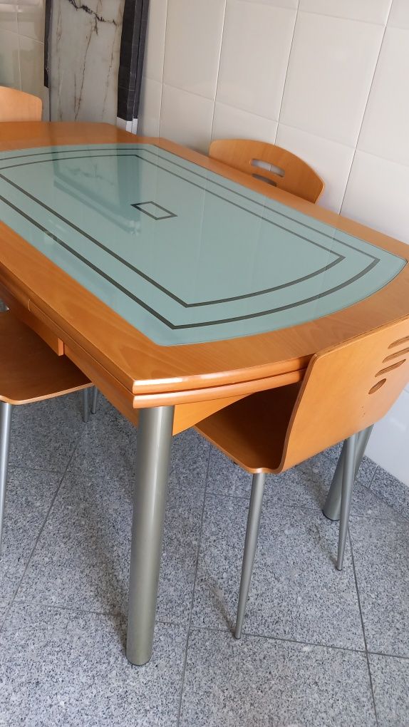 Mesa com 4 Cadeiras