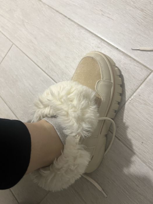 Круті зимові черевики,кроси щимні беж з хутром