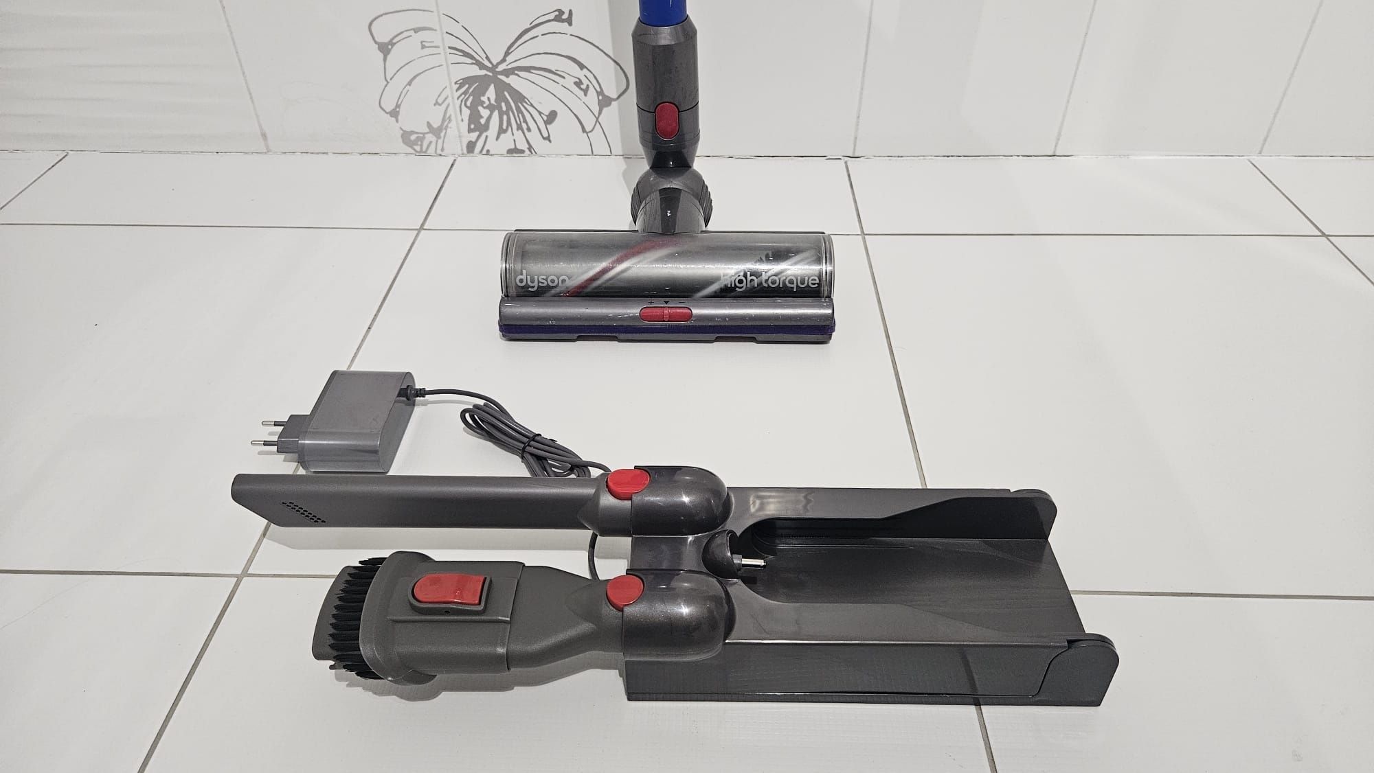 Odkurzacz pionowy Dyson V11 bardzo ładny