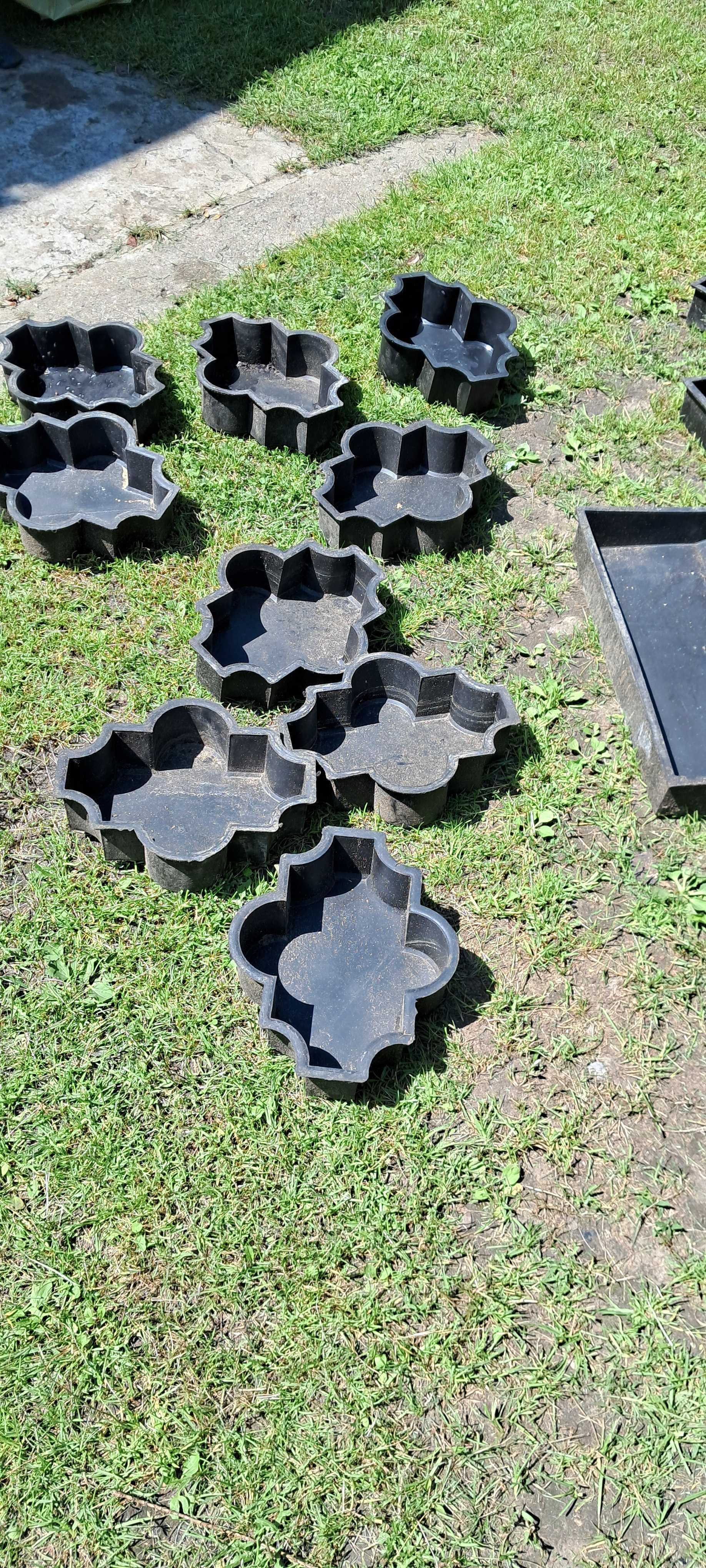 Formy do krawężników i kostek