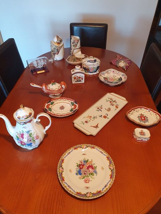 Peças de porcelana (verdadeiras) pintadas à mão