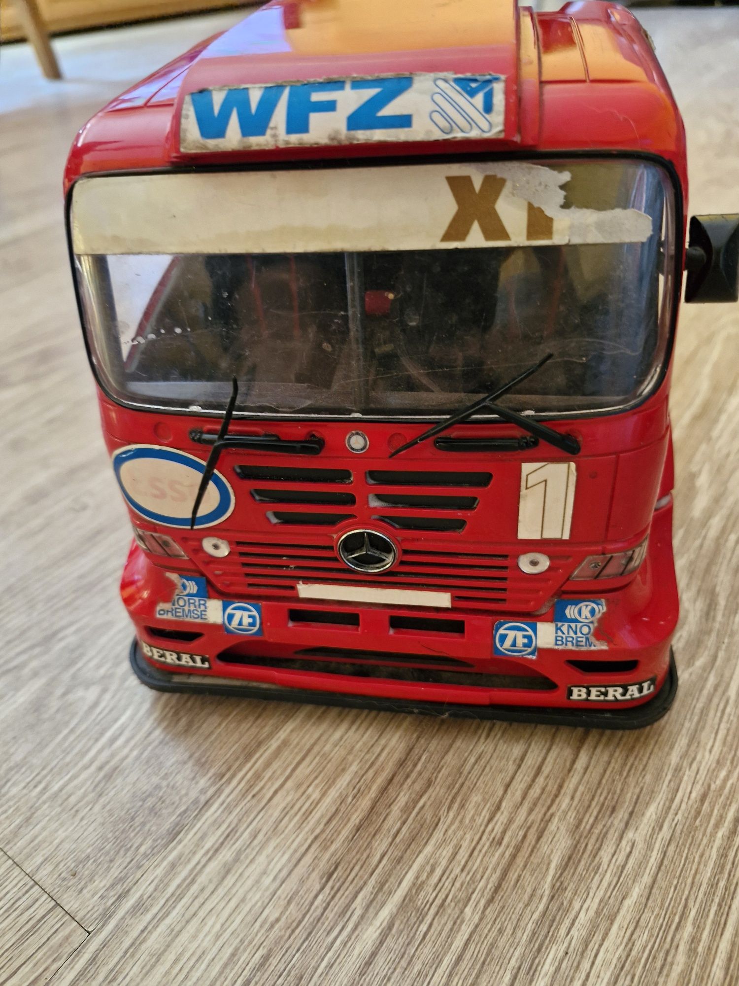 Duże autko zabawka tir