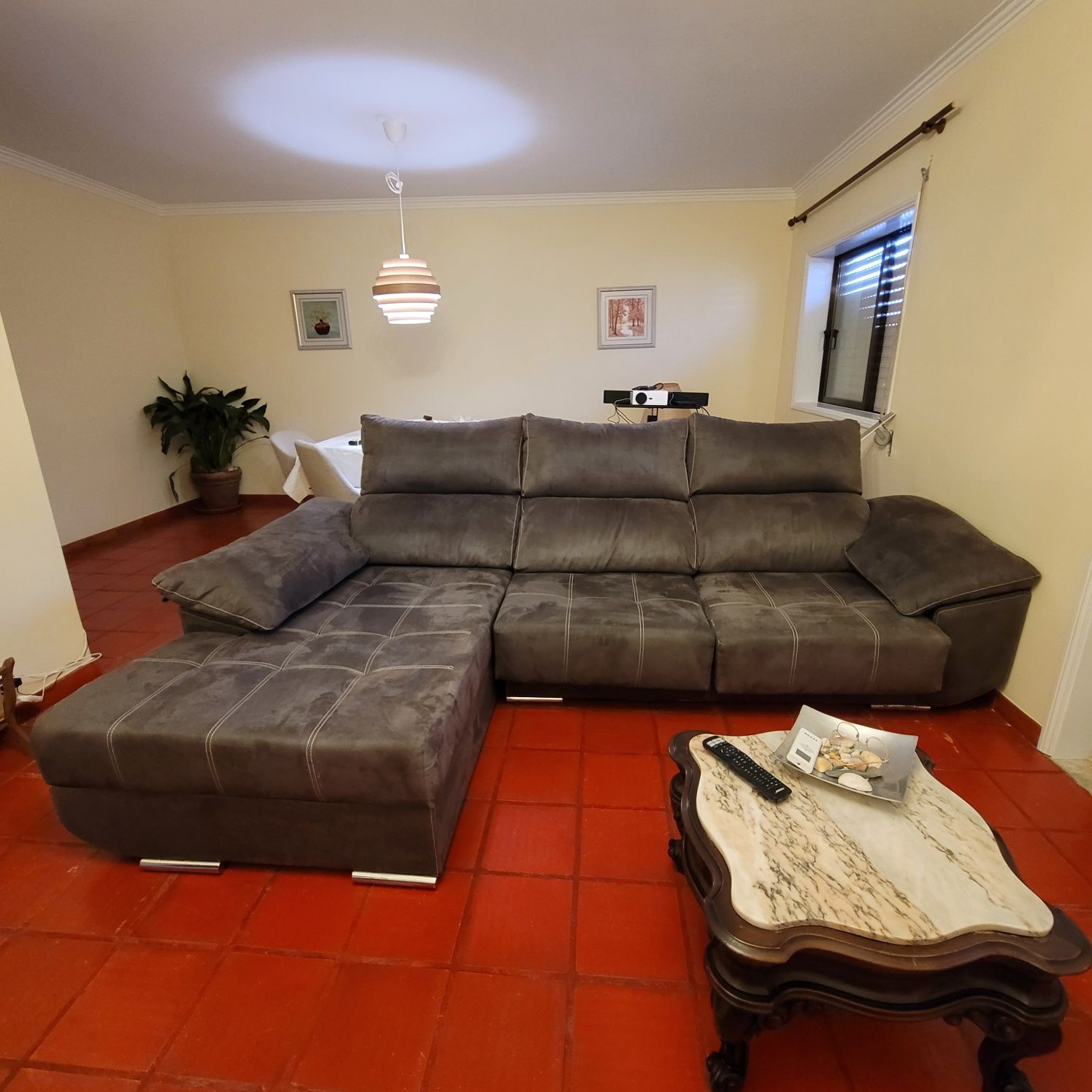 Sofá em L com Chaise, Reclinável e Encostos Ajustáveis – 290×180 cm