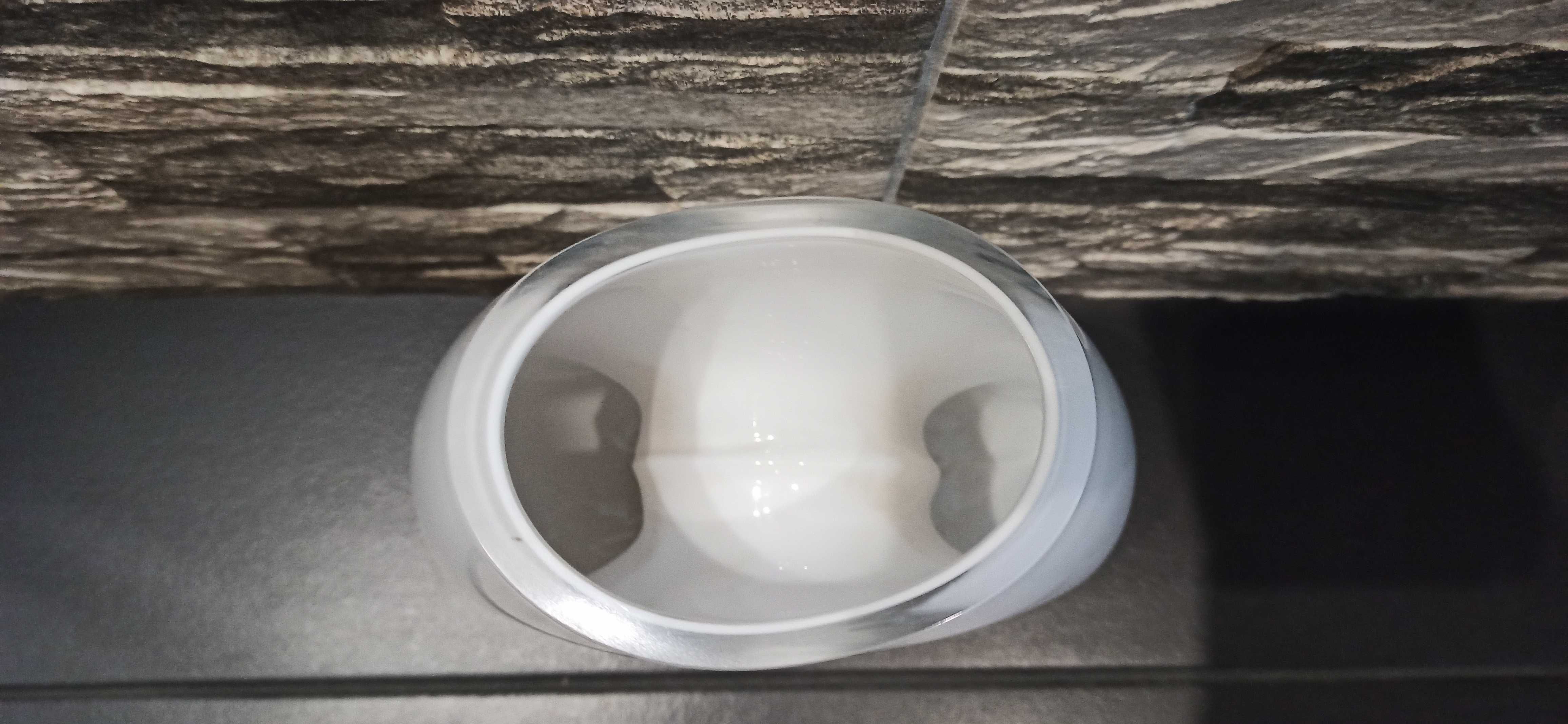 flakon wazon owalnym okrągły biały kremowy