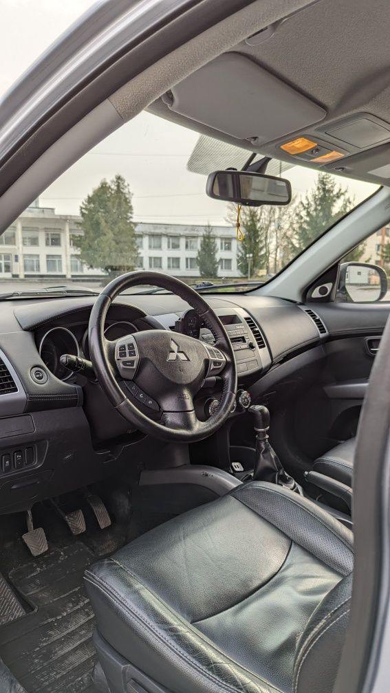 Mitsubishi Outlander, 2012, 4×4, 7 місць, дизель