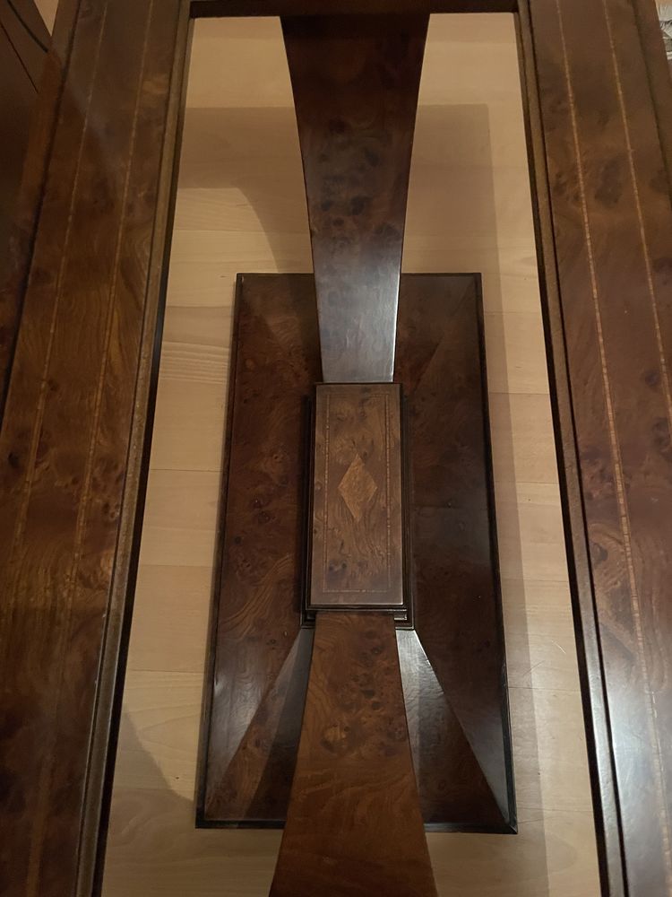 Mesa de madeira e vidro