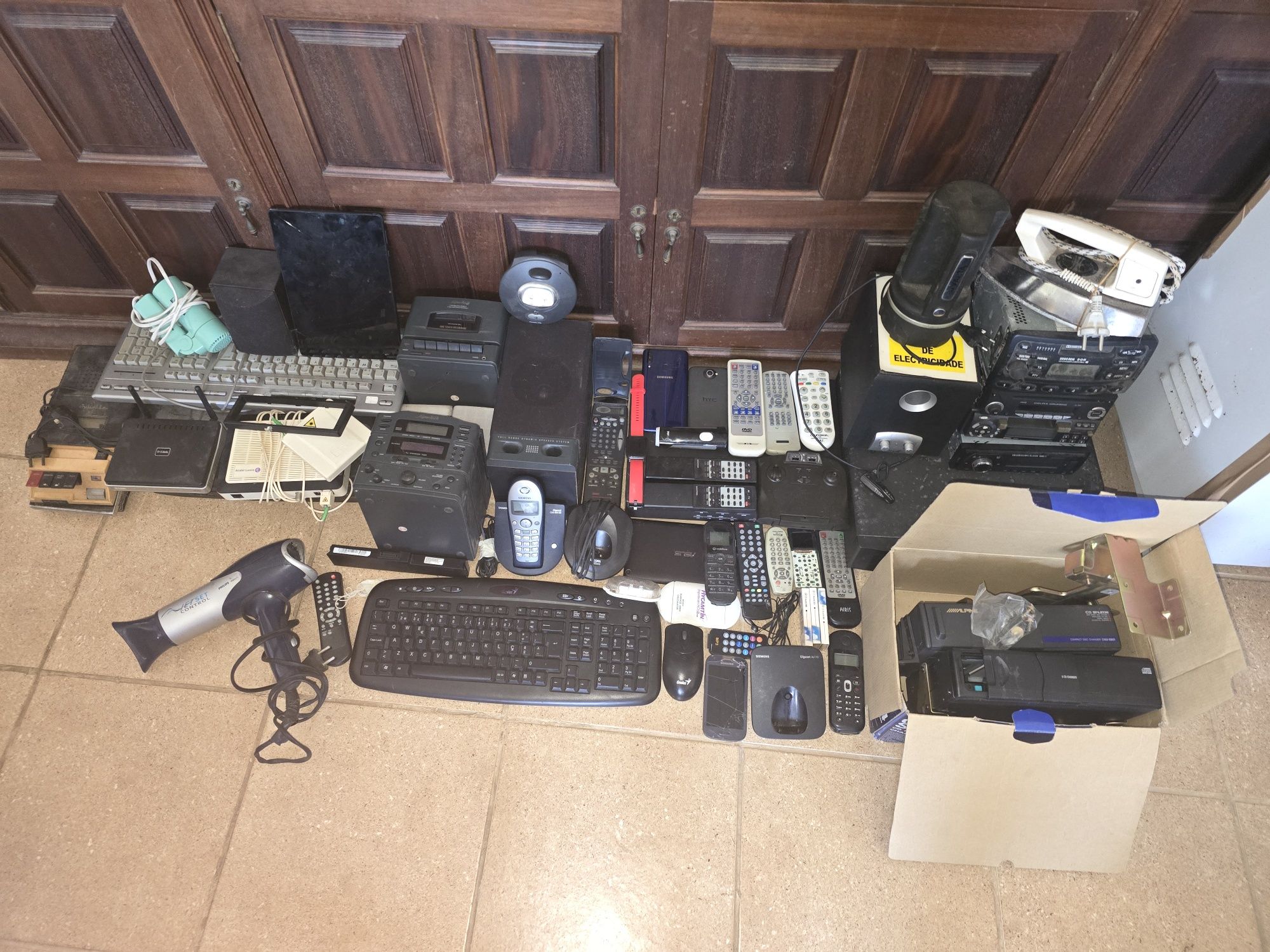 Conjunto Artigos Electrónicos
