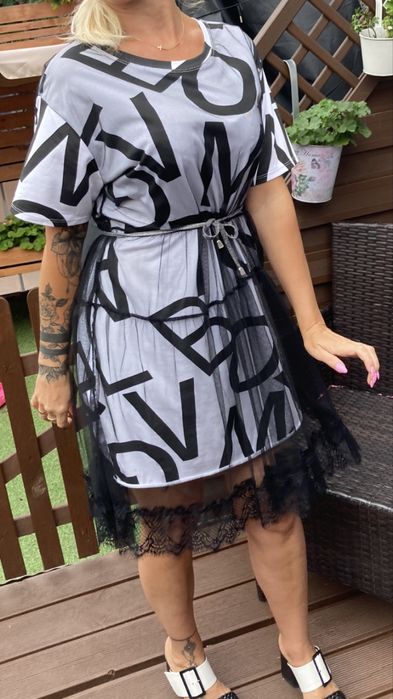 Śliczna elegancka sukienka z Włoch „z tiulem” Nowa M / L oversize