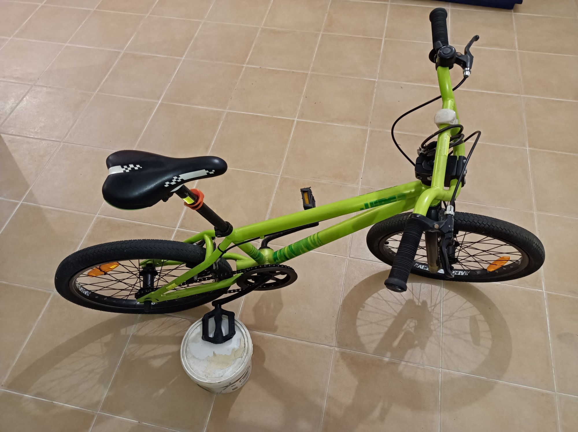 Vendo bicicleta de criança,  roda 20.