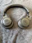 Fones JBL 710BT pretos
