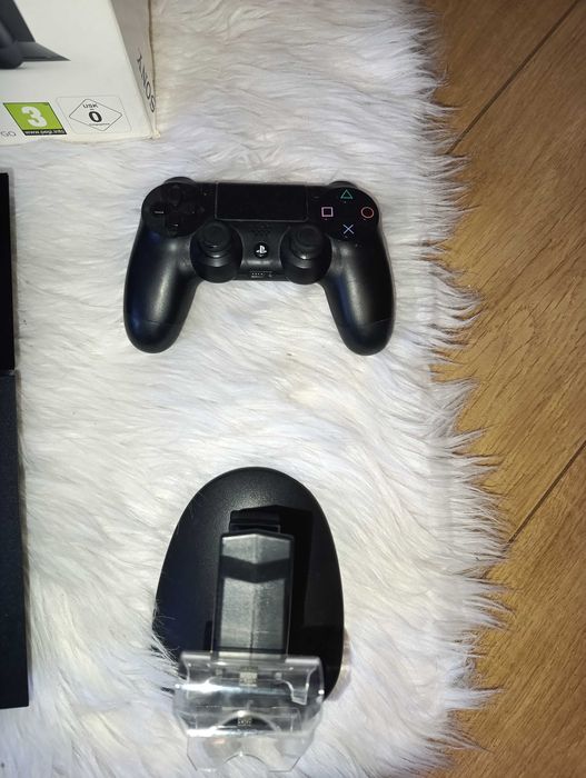 Konsola Sony PlayStation 4 Ps4 500GB + PAD+STACJA DOKUJĄCA