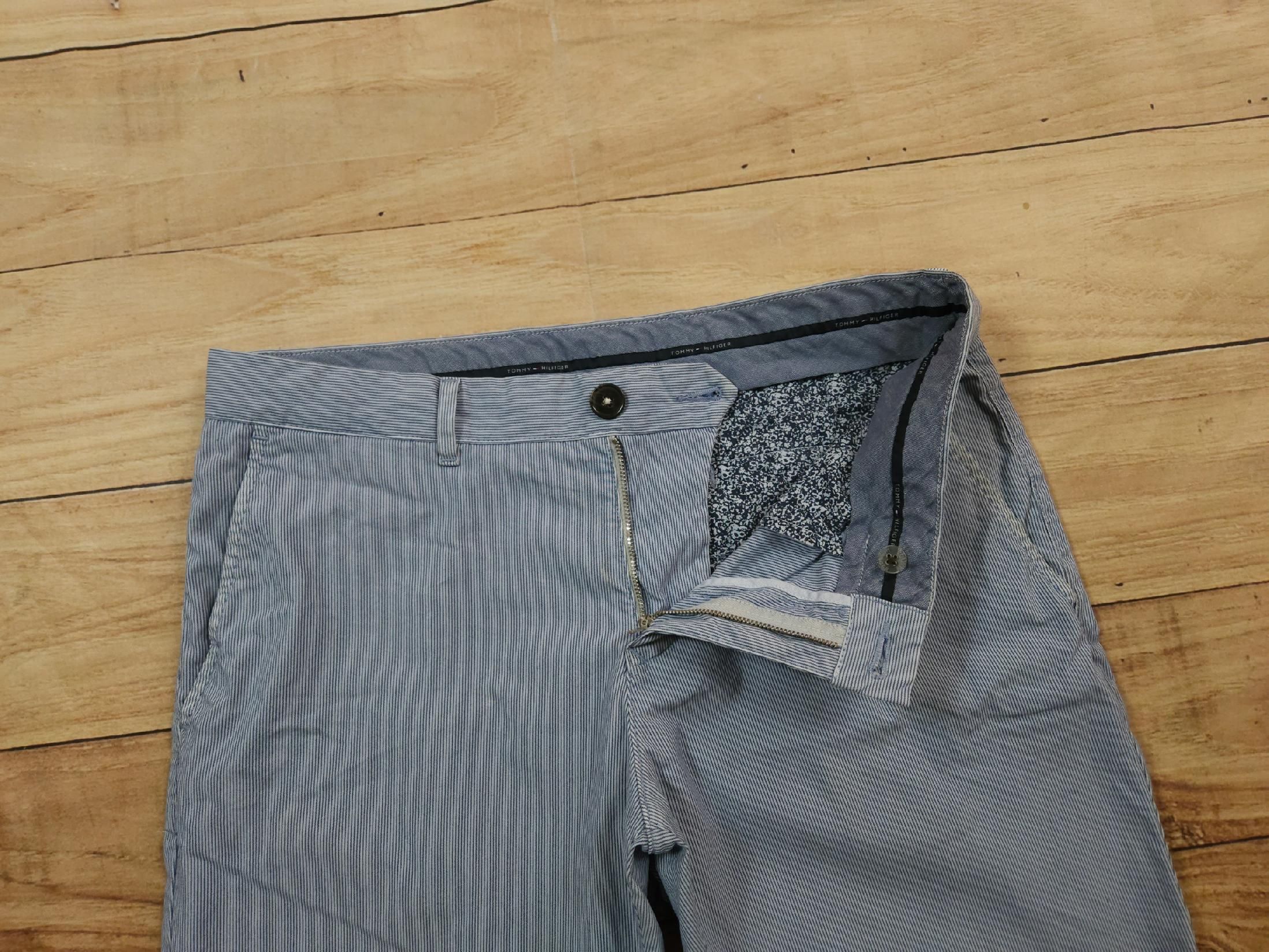 TOMMY HILFIGER Spodenki Chinos Męskie w Prążki Logowane r. 33