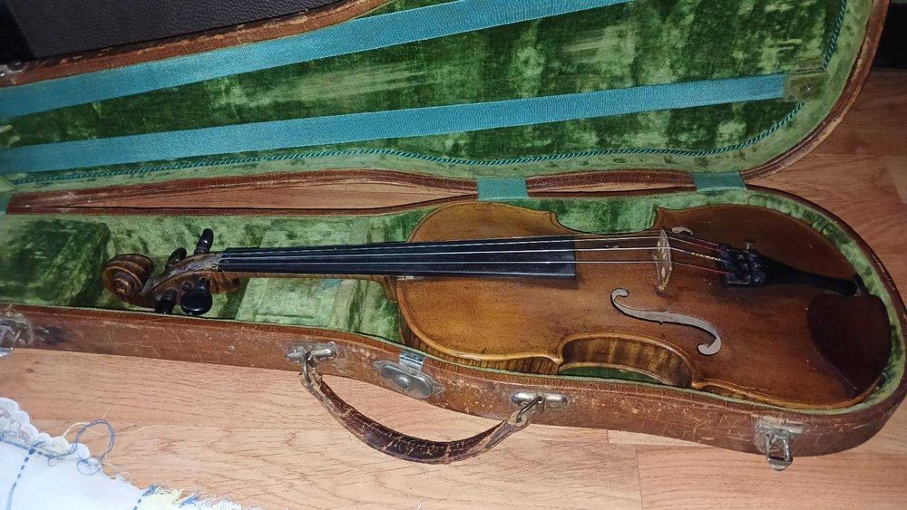 Продам старинную скрипку.