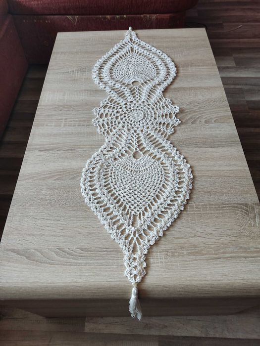 Bieżnik na stół ławę na szydełku